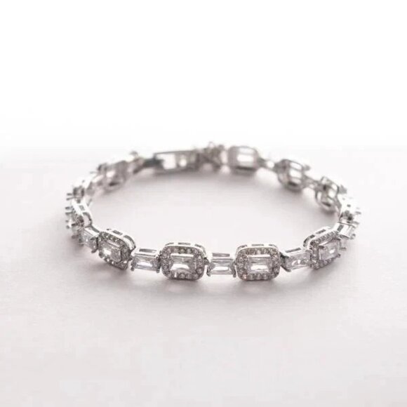 IRAMAT Vintage Crystal  Bracelet - Elegant Women's Jewelry in Black & Silver - Picture 1 of 4